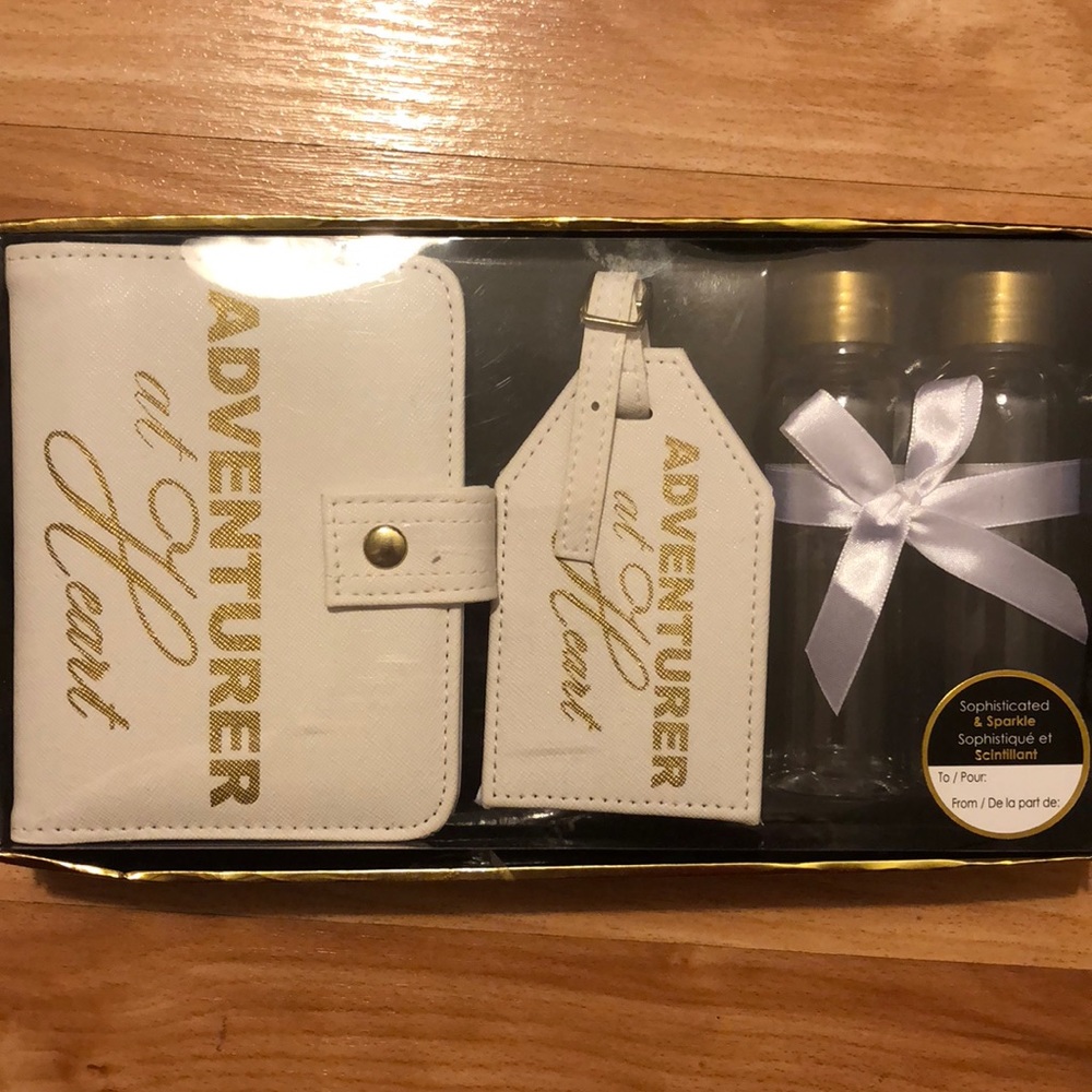 Gift travel set with passport holder